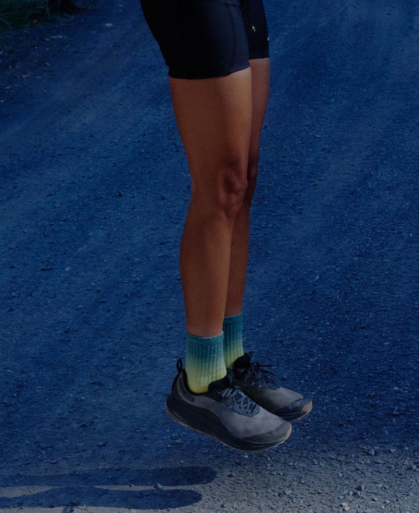 Women's Roam Trail Running Shoe  |  Huckleberry/Symphonic Sunset